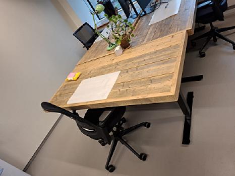 wooden desk 