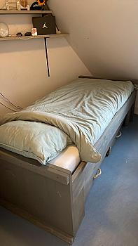 Bed with drawers, trundle bed and two mattresses