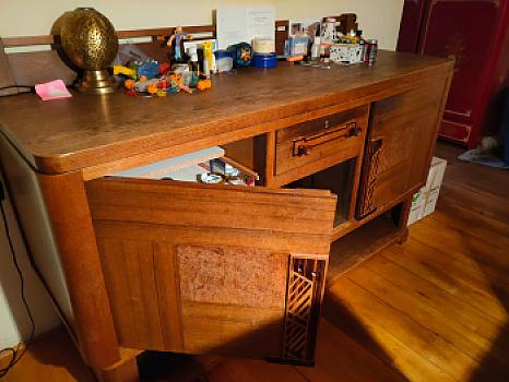 Sideboard to be picked up