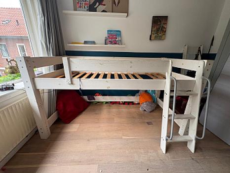 Loft bed 