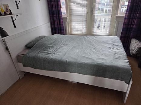 White double bed including like-new Emma mattress