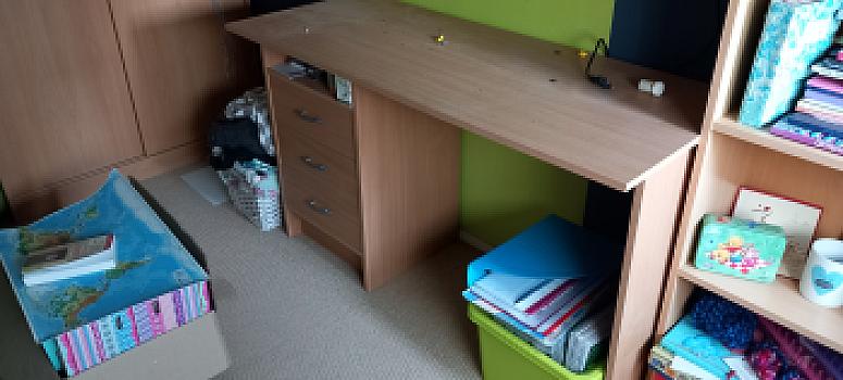 small (children's/teenager's) desk