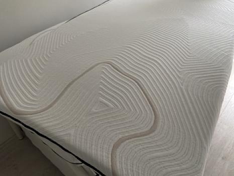 Two new B Bright Gold toppers with gel foam. Size 90x200