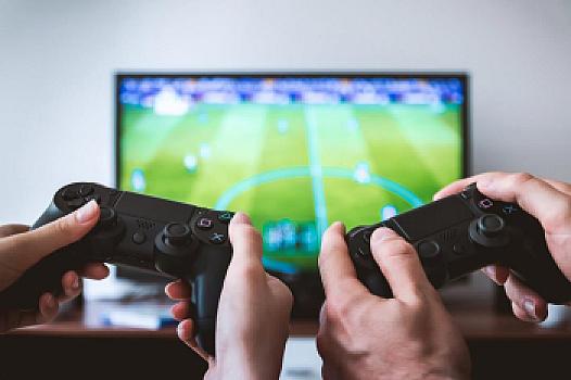 Hello everyone, I am looking for a PlayStation, any type doesn't matter. I am a refugee and live in Dordrecht. Thank you very much in advance to everyone for your help.