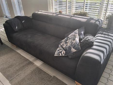 Black 2.5-seater sofa